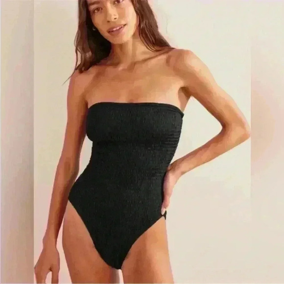 Boden Smocked One Piece Strapless Bandeau
Swimsuit Size 2 - Picture 1 of 10